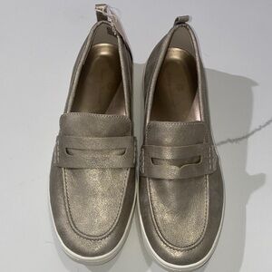New Tommy Bahama Metallic Gold‎ Loafers